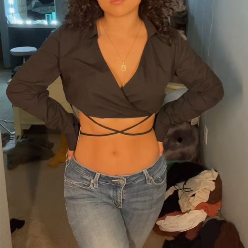 🦋 Black wrap v neck long sleeve 🦋